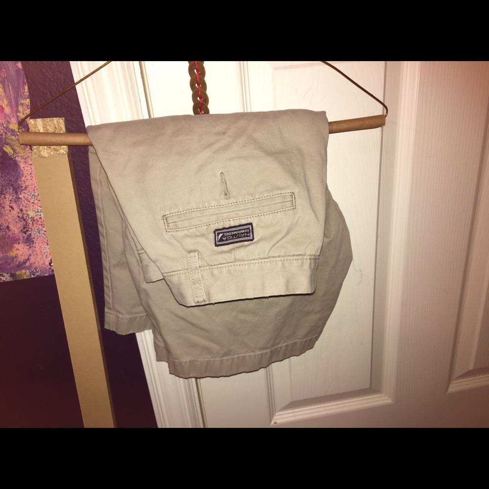 SOLD ——Nautica Khaki shorts size 32W
